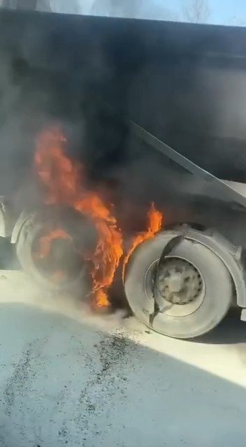 Bursa’da Park Halindeki Bir Otomobil Ve Seyir Halindeki Kamyon Alev Alev Yandı