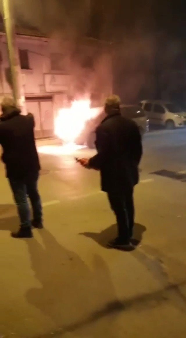Bursa’da Park Halindeki Bir Otomobil Ve Seyir Halindeki Kamyon Alev Alev Yandı