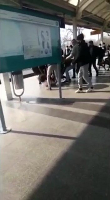 Bursa’da Metro Durağında İki Grup Arasında Yumruklar Konuştu