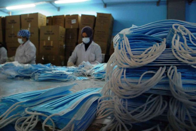 Meslek Lisesini Maske Fabrikasına Çevirdiler, 2 Yılda 7 Milyonluk Ciro Yaptılar