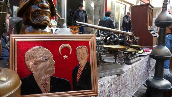 Mezatın En Gözdesi Asırlık Gramofon 19 Bin Tl’ye Alıcı Buldu