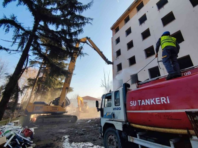 Gölcük Hükümet Konağı Binasının Yıkımına Başlandı