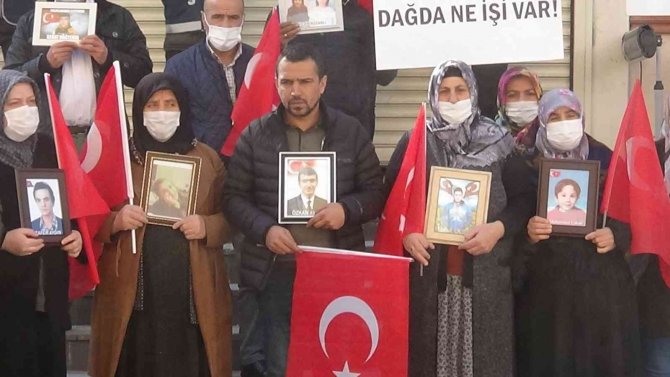 Evlat Nöbetindeki Aileler Hdp’ye Ateş Püskürdü