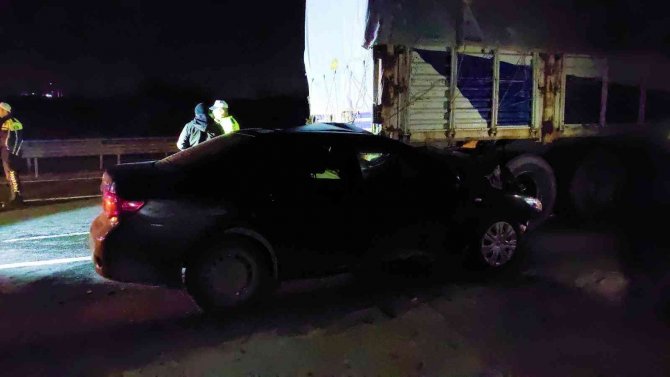 Otomobil Kamyona Ok Gibi Saplandı: 1 Yaralı