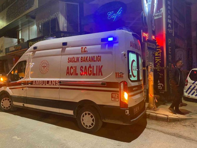 Kız Arkadaşıyla Tartışan Şahıs, Önce Silahla Etrafa Ateş Etti Ardından Kafasına Silahı Dayadı