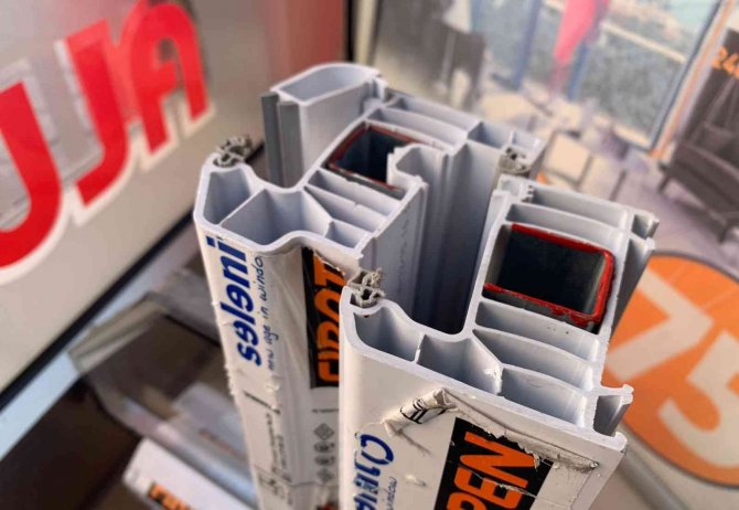 Odacıklı Cam Modelleri Yaz Kış Fark Etmeksizin Yalıtım Büyük Katkı Sağlıyor