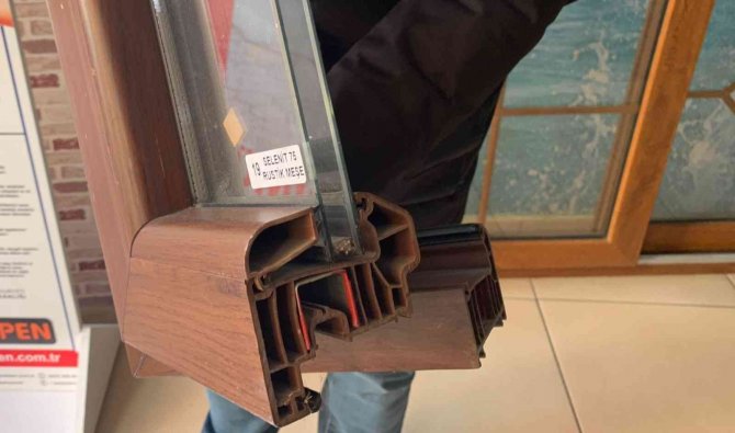 Odacıklı Cam Modelleri Yaz Kış Fark Etmeksizin Yalıtım Büyük Katkı Sağlıyor