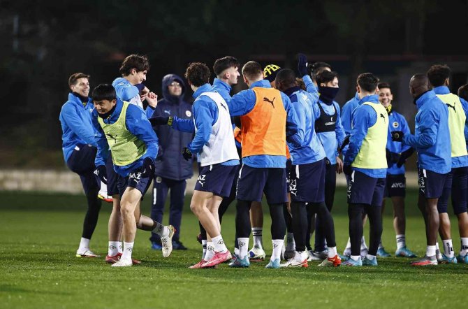 Fenerbahçe, Slavia Prag Maçı Hazırlıklarını Devam Ettirdi