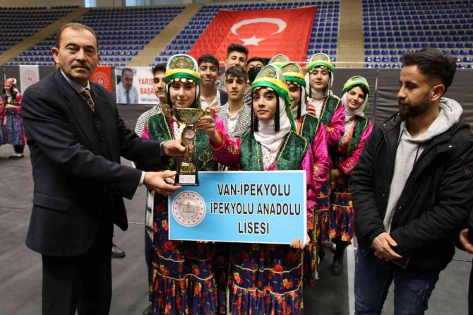 Van’da Okullar Arası Halk Oyunları Yarışması Sona Erdi