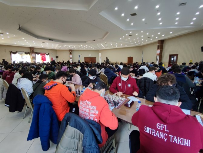 Gölcük’te Satranç Turnuvası Başladı