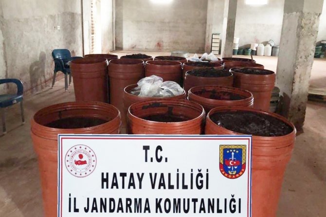 Hatay’da 4 Ton 900 Kilo Bozuk Biber Salçası Ele Geçirildi