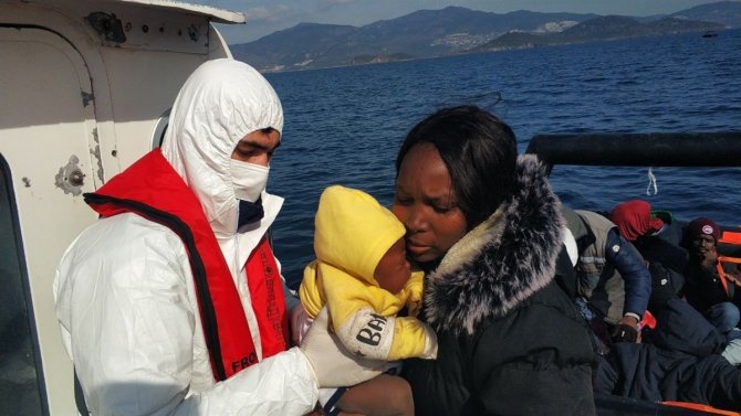 Yunanistan Unsurlarınca Geri İtilen 52 Düzensiz Göçmen Kurtarıldı