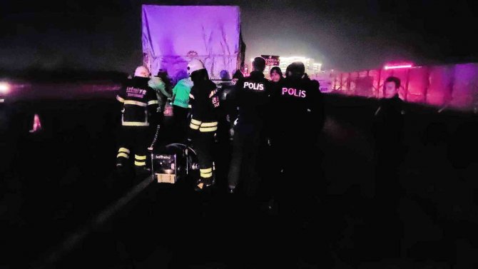 Otomobil Kamyona Ok Gibi Saplandı: 1 Yaralı