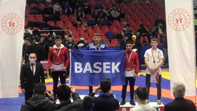 Aydınlı Sporcular Güreş Grup Müsabakalarından Madalya İle Döndü