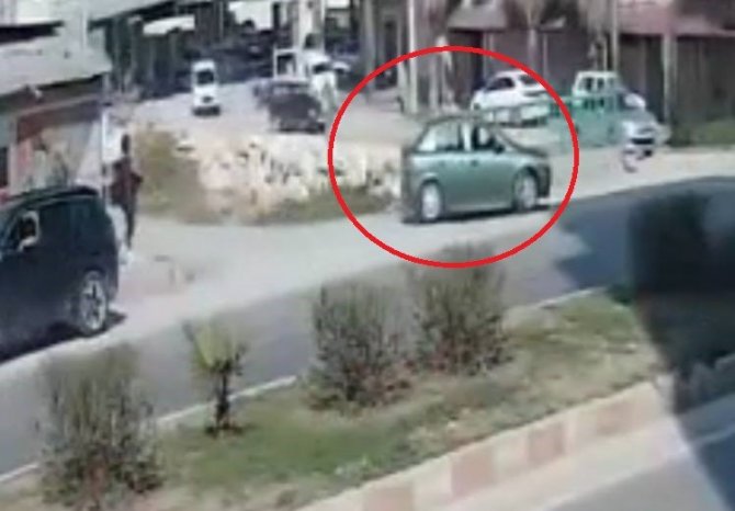 Can Pazarı Yaşanmıştı... Otomobilin Su Kanalına Düşme Anı Kamerada