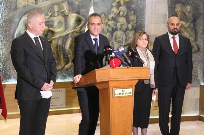 Bakan Özer: "Salgın Nedeniyle Tüm Sınıfları Kapalı Olan Okulumuz Bulunmamakta”