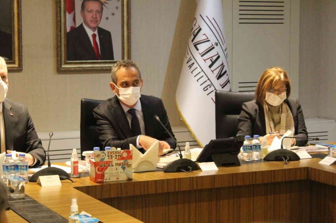 Bakan Özer: "Salgın Nedeniyle Tüm Sınıfları Kapalı Olan Okulumuz Bulunmamakta”