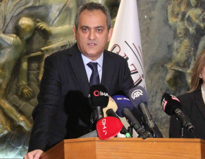 Bakan Özer: "Salgın Nedeniyle Tüm Sınıfları Kapalı Olan Okulumuz Bulunmamakta”