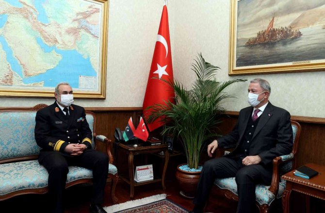 Bakan Akar, Libya Deniz Kuvvetleri Komutanı’nı Ağırladı