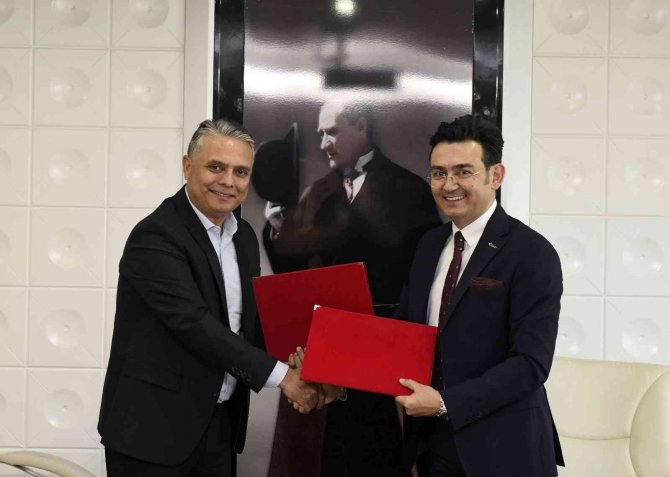 Doğalgaz Çalışması Sırasında Bozulan Yolları Muratpaşa Yapacak