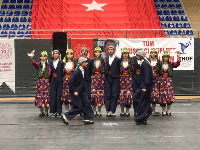 Van’da Okullar Arası Halk Oyunları Yarışması Sona Erdi