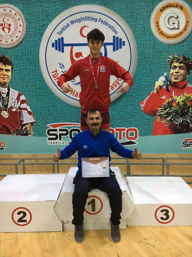 Düzceli Halterciler Madalya İle Döndü
