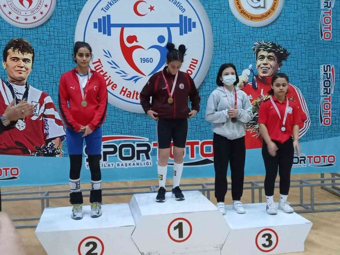 Düzceli Halterciler Madalya İle Döndü