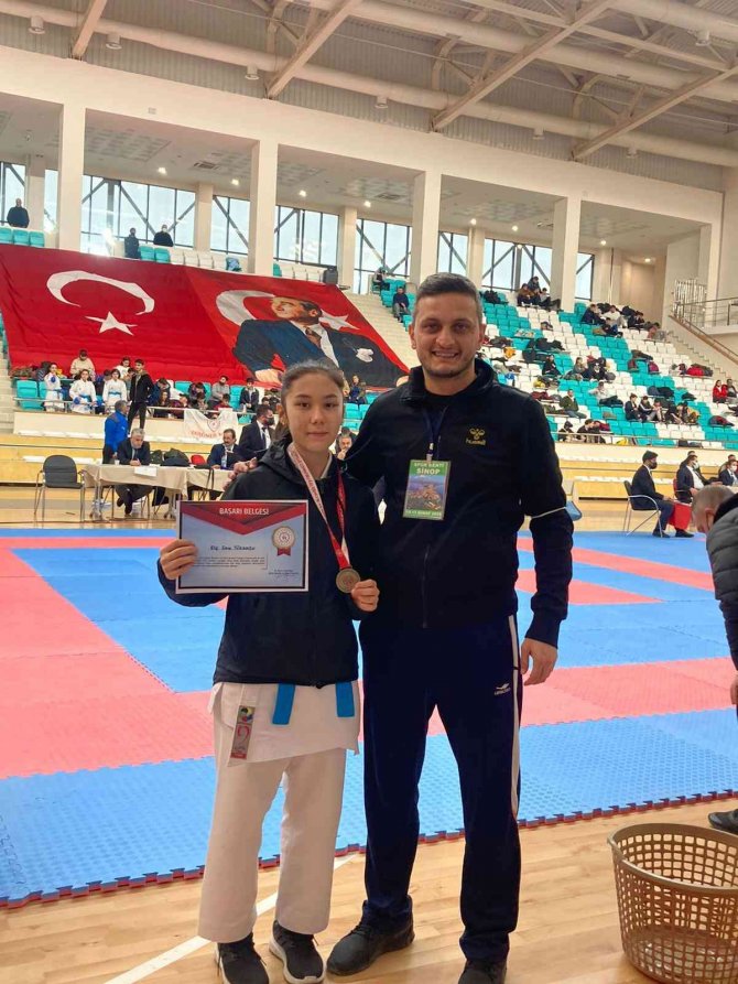 İ̇hlas Koleji Öğrencisi Sena Türkmen’den Karatede Birincilik