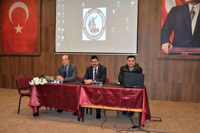 Orman Bölge Müdürü Dündar, Gediz’de Personel İle Bir Araya Geldi