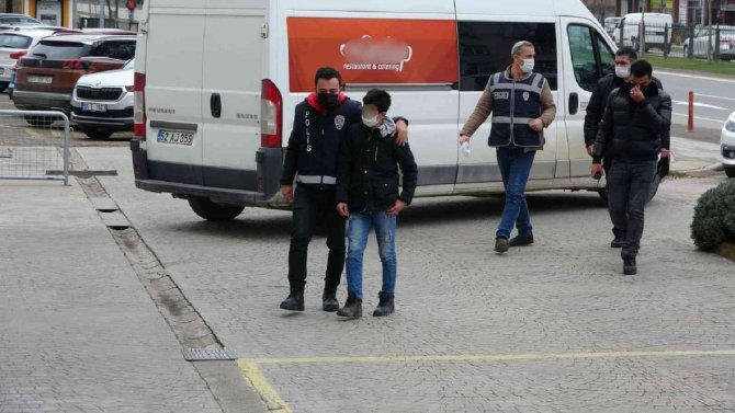 Oto Galeriden Lüks Cip Çalan Çocuklar Adliyede