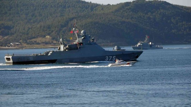 Rus Savaş Gemisi ‘Dmitry Rogachev’ Çanakkale Boğazı’ndan Geçti