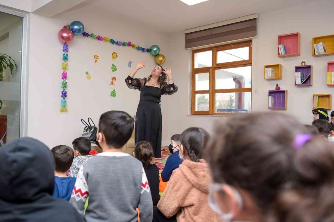 Dünya Öykü Günü’nde Altındağlı Çocuklar ‘Şair Anneden Masallar’ Dinledi