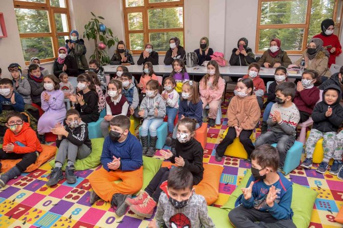 Dünya Öykü Günü’nde Altındağlı Çocuklar ‘Şair Anneden Masallar’ Dinledi