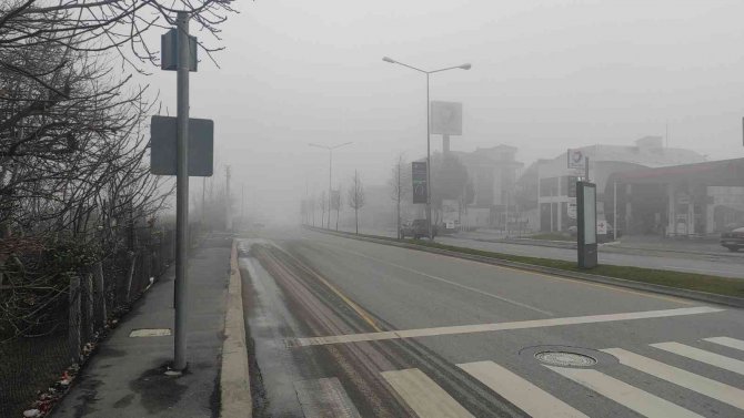 Vatandaşlar Güne Sisle Uyandı, Görüş Mesafesi 50 Metreye Kadar Düştü