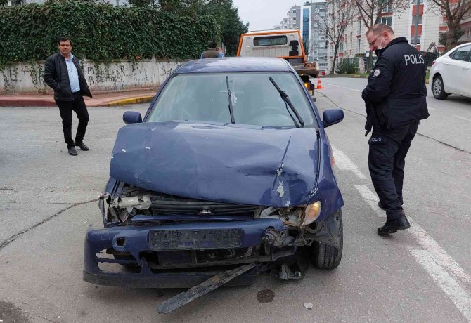 Samsun’da 3 Kişinin Yaralandığı Kaza Kamerada