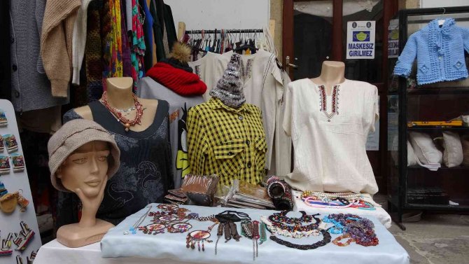 Turistlerin İlgi Odağı "Keten İşlemeler"