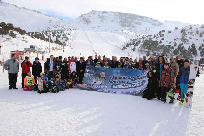 Snowboard Yarışlarında Dereceye Giren Sporcular Ödüllendirildi