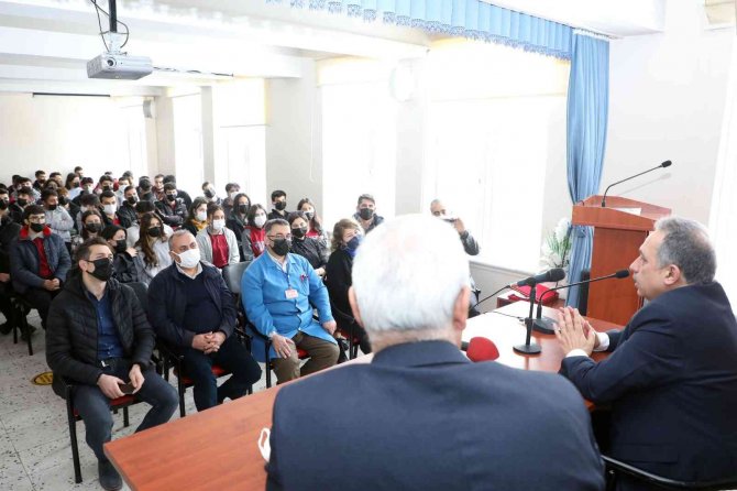 Başkan Yalçın ‘Kariyer Günleri’nde