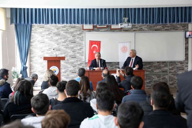 Başkan Yalçın ‘Kariyer Günleri’nde