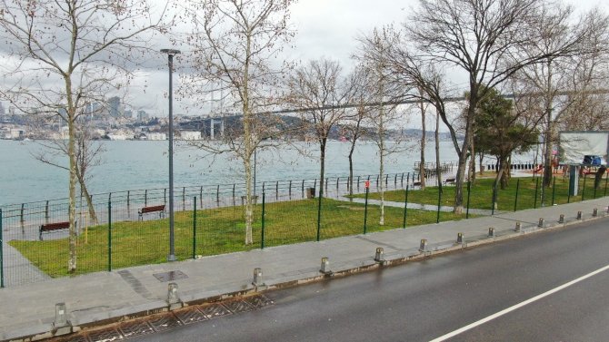 Üsküdar’da Kuzguncuk Parkına Giriş Panel Çitlerle Engellendi