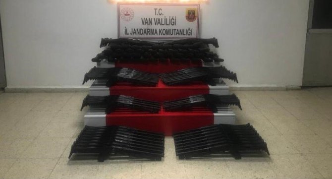 Başkale’de 100 Adet Av Tüfeği Ele Geçirildi