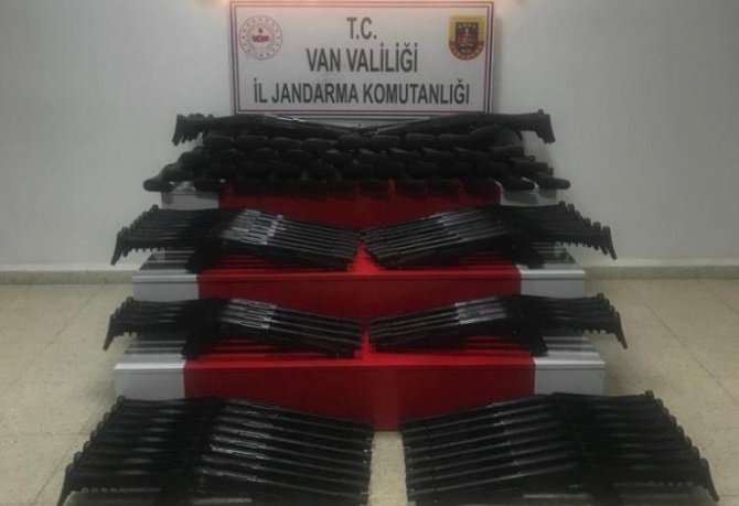 Başkale’de 100 Adet Av Tüfeği Ele Geçirildi