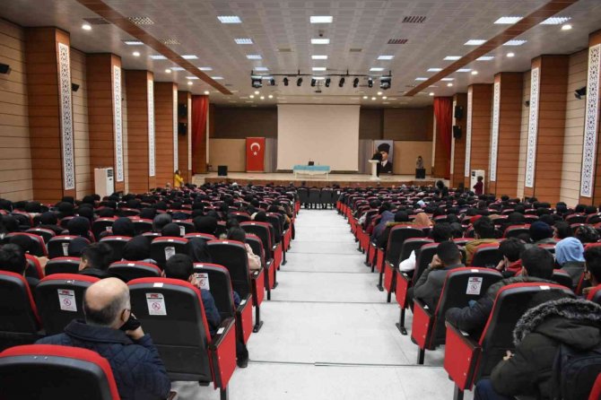 Yazar Değirmenci Okurlarıyla Buluştu