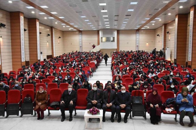 Yazar Değirmenci Okurlarıyla Buluştu