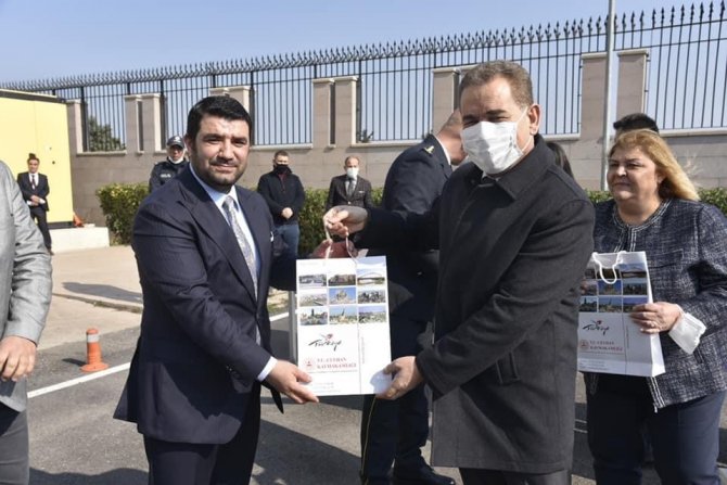 Hayırseverler Ceyhan Emniyetine Araç Bağışladı
