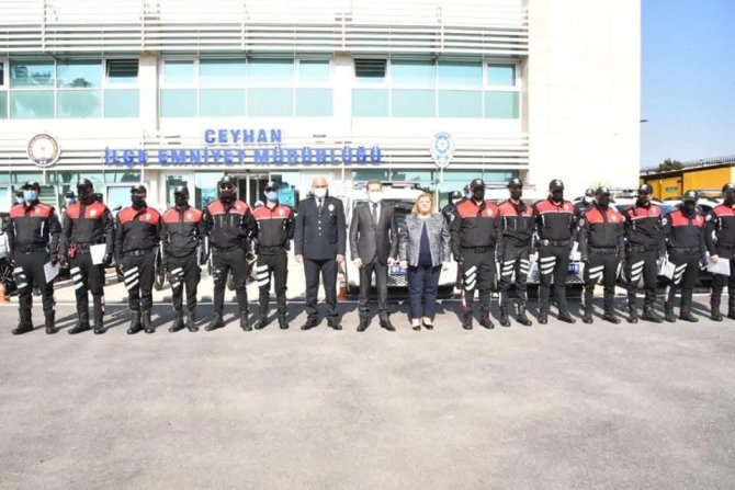 Hayırseverler Ceyhan Emniyetine Araç Bağışladı