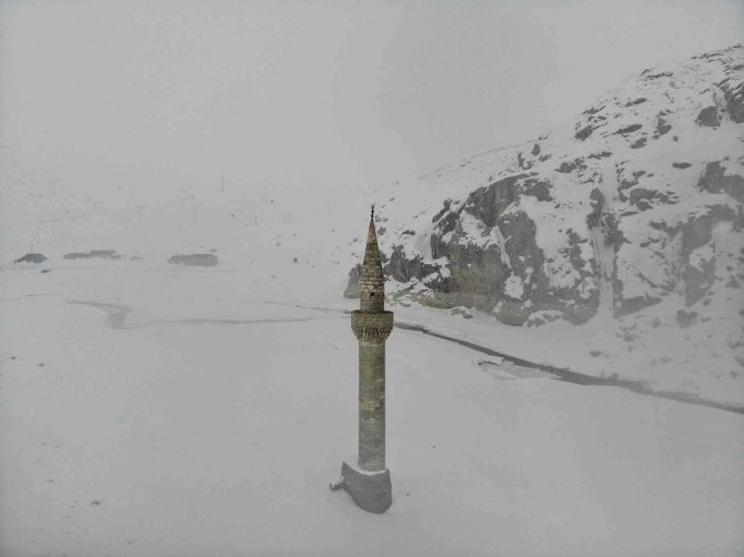 Sular Altında Kalan Cami Havadan Görüntülendi