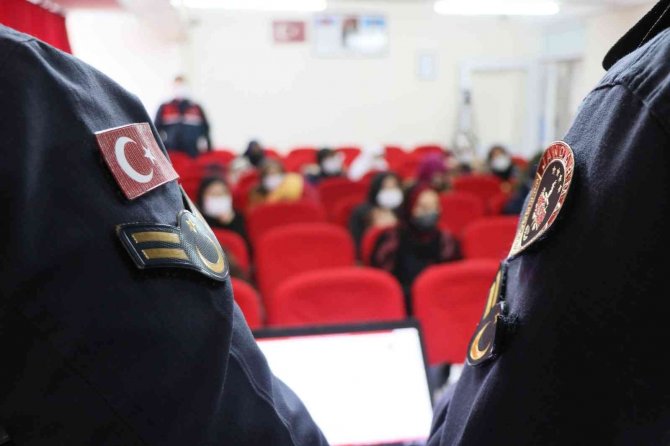 Aksaray’da Göçmen Kadınlara Kades Eğitimi