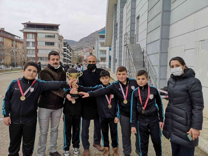 Taşova’ya Bir Kupa Daha