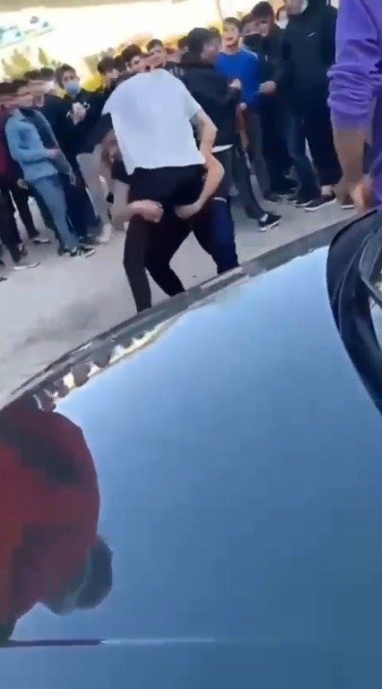 Arkadaşlarının Kavgasını Film İzler Gibi İzlediler